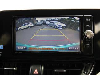 2017 Toyota C-HR - Thumbnail