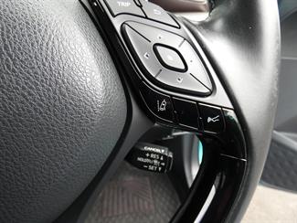 2017 Toyota C-HR - Thumbnail