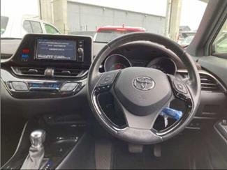 2017 Toyota C-HR - Thumbnail