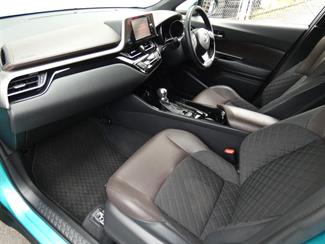 2017 Toyota C-HR - Thumbnail