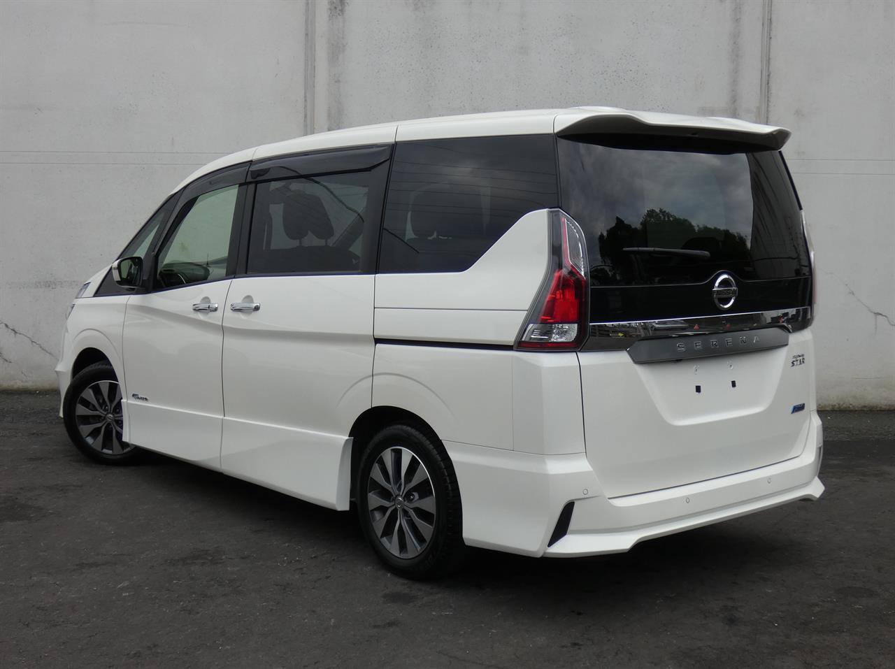 2016 Nissan SERENA