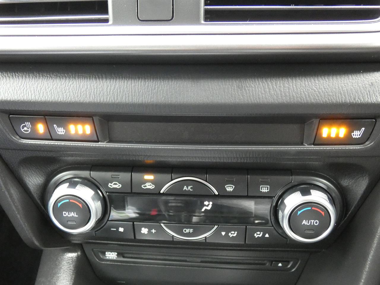 2016 Mazda AXELA