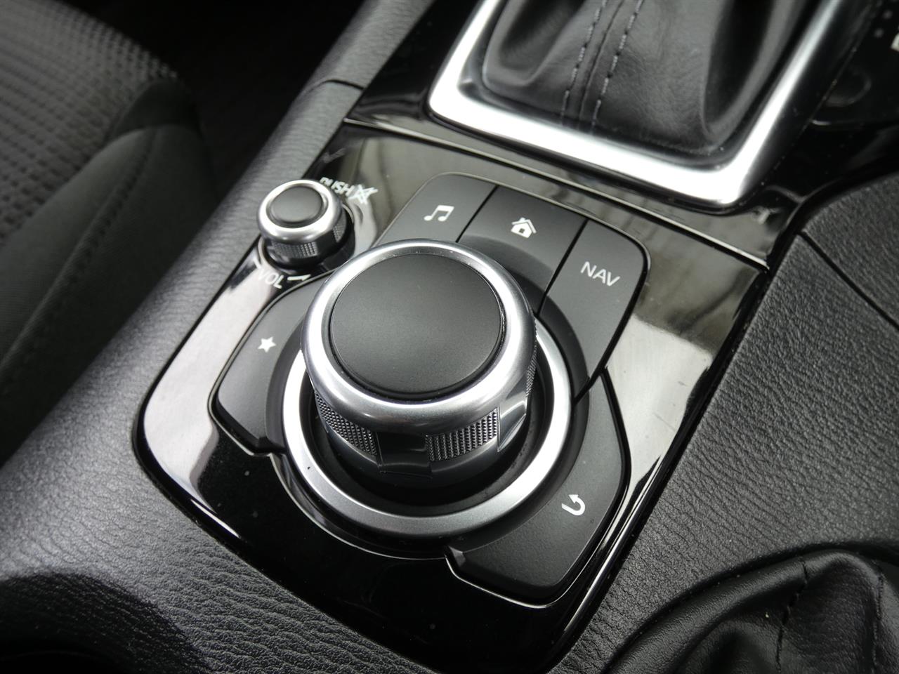 2016 Mazda AXELA