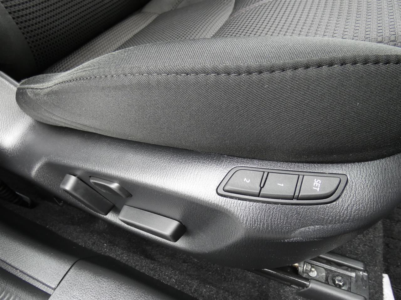 2016 Mazda AXELA