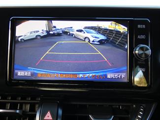 2017 Toyota C-HR - Thumbnail