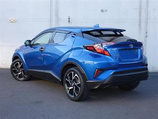 2017 Toyota C-HR - Thumbnail