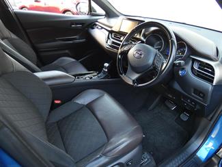 2017 Toyota C-HR - Thumbnail