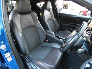 2017 Toyota C-HR - Thumbnail