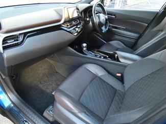 2017 Toyota C-HR - Thumbnail