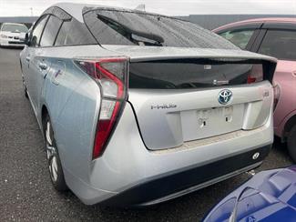2018 Toyota Prius - Thumbnail