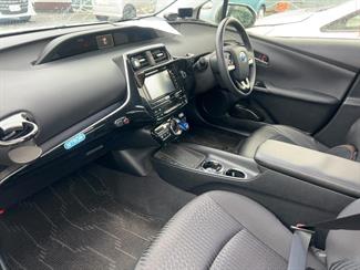 2018 Toyota Prius - Thumbnail
