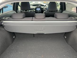 2018 Toyota Prius - Thumbnail