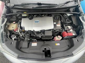 2018 Toyota Prius - Thumbnail