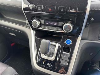 2018 Nissan SERENA - Thumbnail