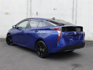 2018 Toyota Prius - Thumbnail