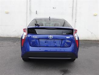 2018 Toyota Prius - Thumbnail