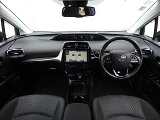 2018 Toyota Prius - Thumbnail