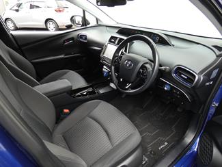 2018 Toyota Prius - Thumbnail