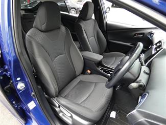 2018 Toyota Prius - Thumbnail