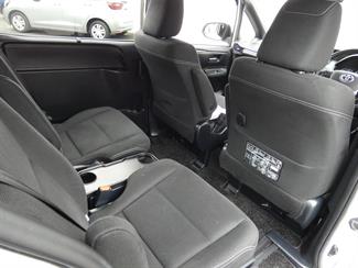 2015 Toyota Esquire - Thumbnail