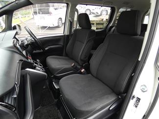 2015 Toyota Esquire - Thumbnail