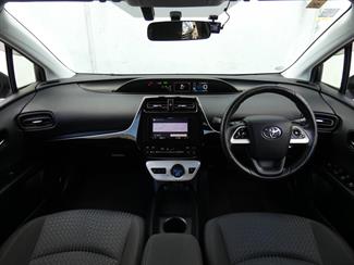2017 Toyota Prius - Thumbnail