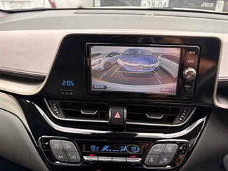 2017 Toyota C-HR - Thumbnail