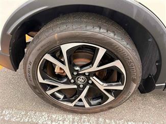 2017 Toyota C-HR - Thumbnail
