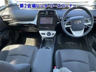 2016 Toyota Prius - Thumbnail