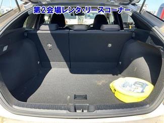 2016 Toyota Prius - Thumbnail