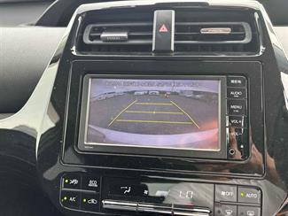 2016 Toyota Prius - Thumbnail
