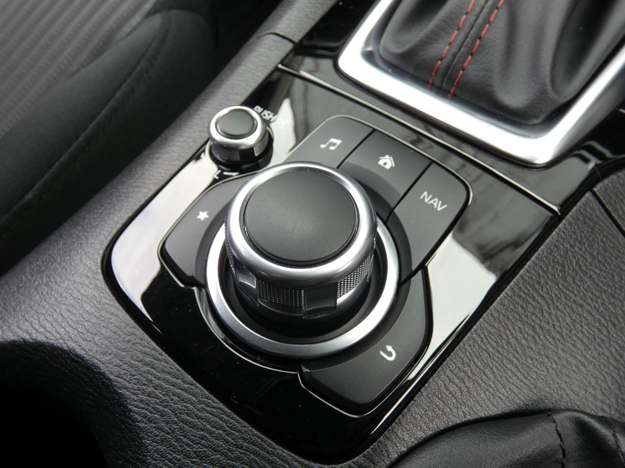 2016 Mazda AXELA