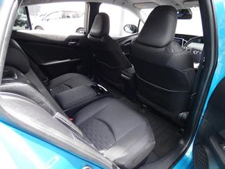 2017 Toyota Prius - Thumbnail