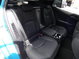 2017 Toyota Prius - Thumbnail