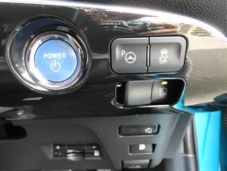 2017 Toyota Prius - Thumbnail