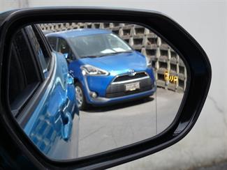 2017 Toyota Prius - Thumbnail