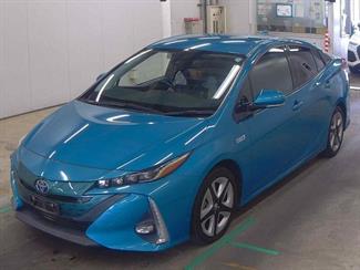 2017 Toyota Prius - Thumbnail