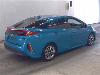 2017 Toyota Prius - Thumbnail