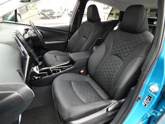 2017 Toyota Prius - Thumbnail