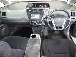 2014 Toyota Prius Alpha - Thumbnail