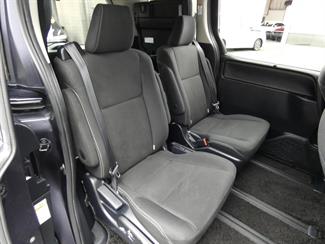 2014 Toyota Esquire - Thumbnail