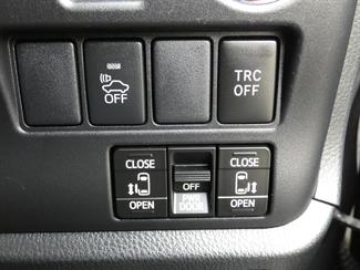 2014 Toyota Esquire - Thumbnail