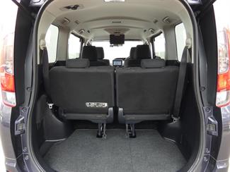 2014 Toyota Esquire - Thumbnail