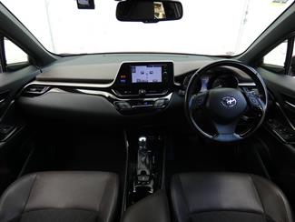 2017 Toyota C-HR - Thumbnail