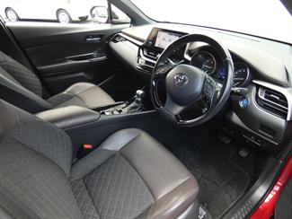 2017 Toyota C-HR - Thumbnail