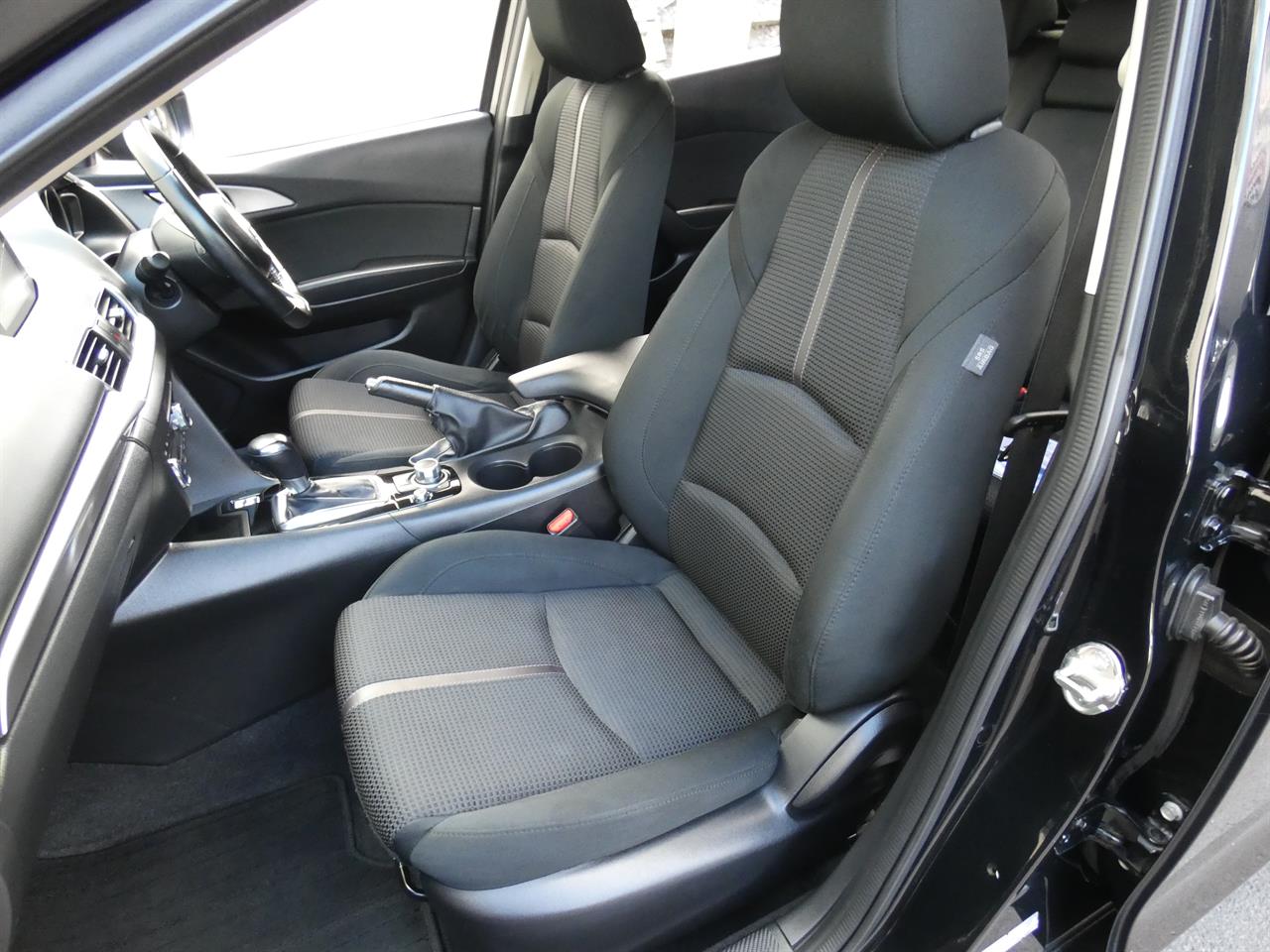 2016 Mazda AXELA