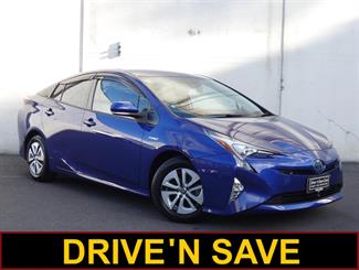 2016 Toyota Prius - Thumbnail