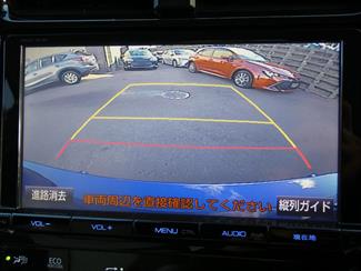 2016 Toyota Prius - Thumbnail