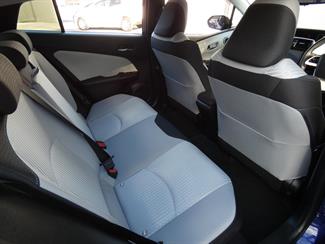 2016 Toyota Prius - Thumbnail