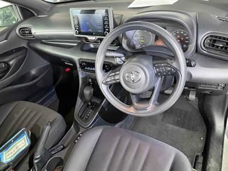 2021 Toyota YARIS - Thumbnail